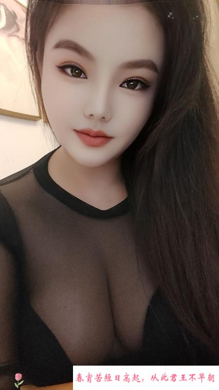 蛇吻服务型大奶大臀 第1张