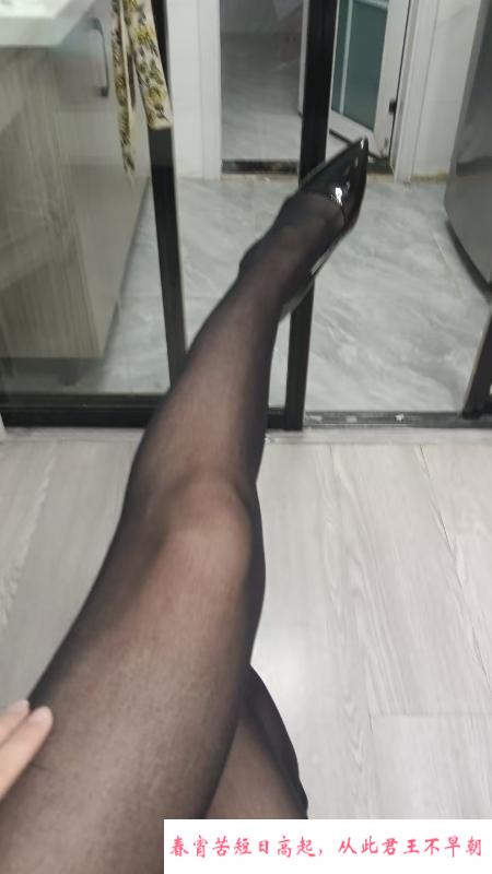 长腿黑丝熟女 第1张