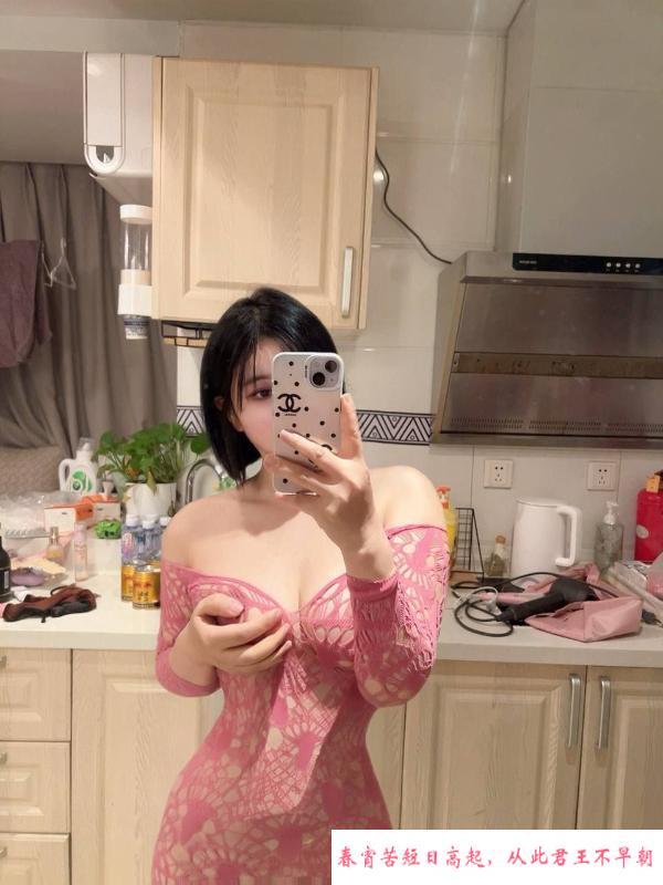丰满翘臀颜值老师 第1张
