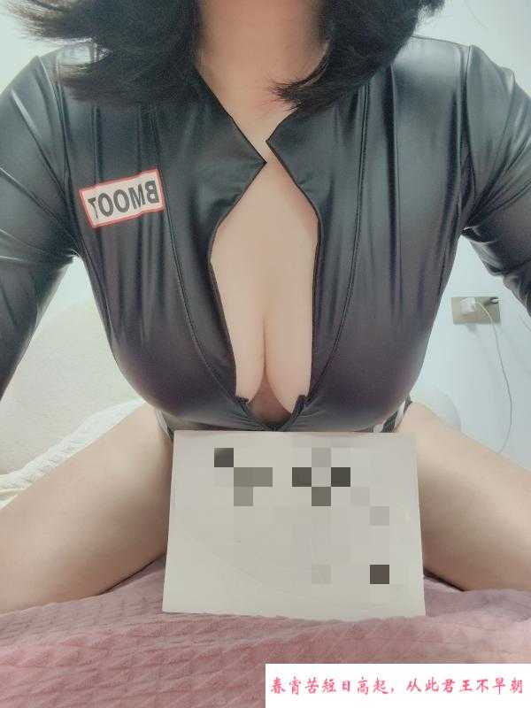 大胸气质美女 第1张