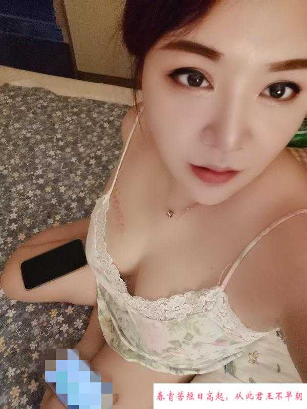 玄武门地铁站大胸熟女 第3张