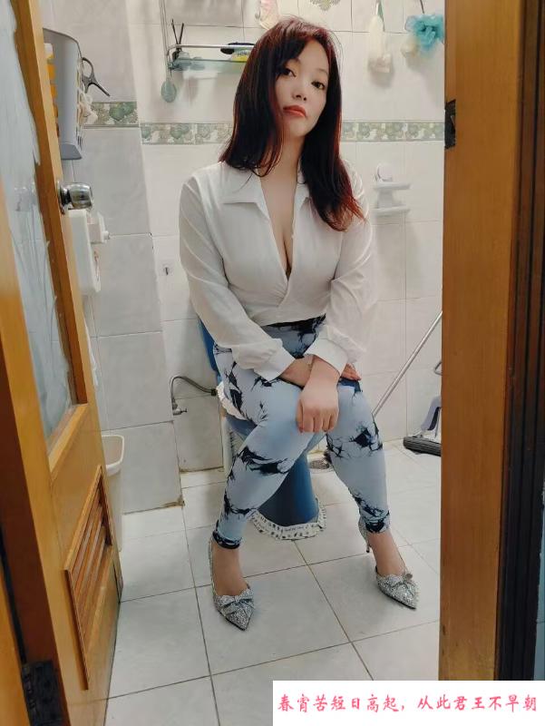 商场内可搞美甲大胸妹 第1张