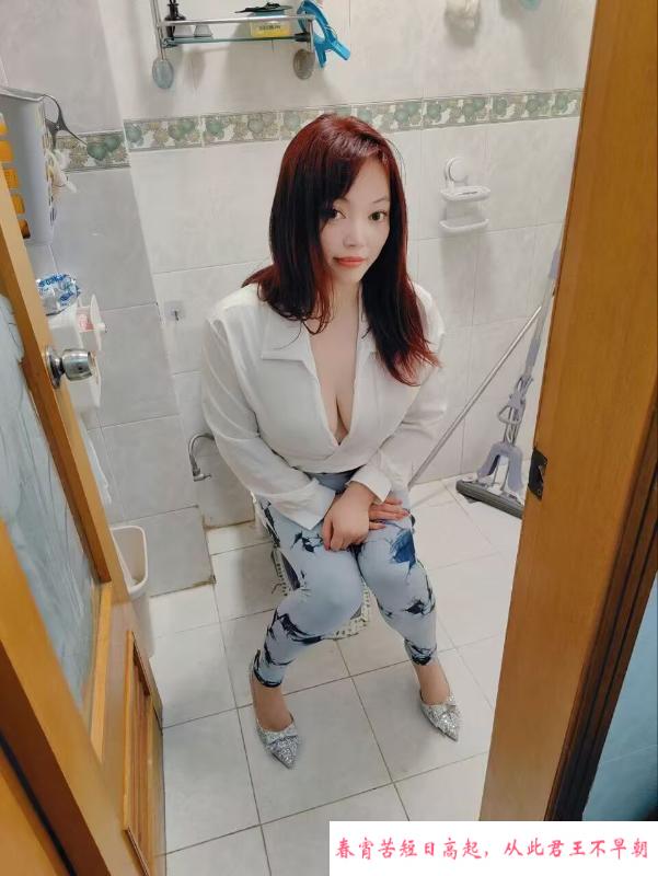 商场内可搞美甲大胸妹 第4张