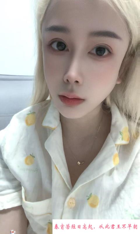人瘦胸大的小姐姐 第2张