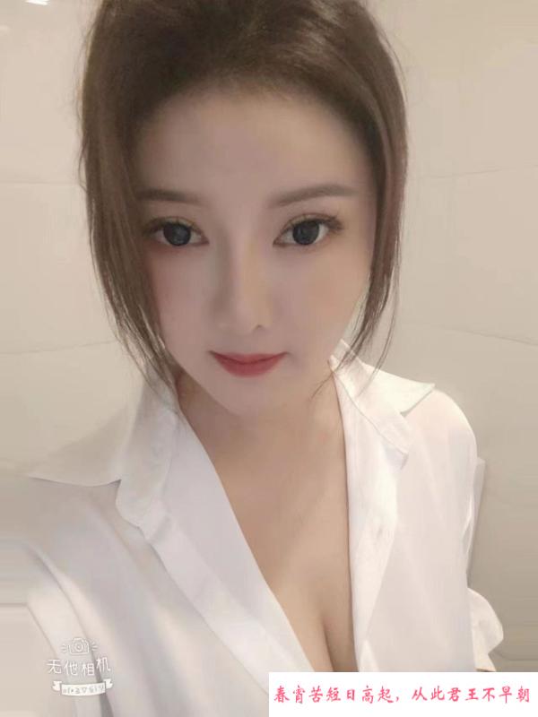 性感翘臀大奶妹萱萱 第1张