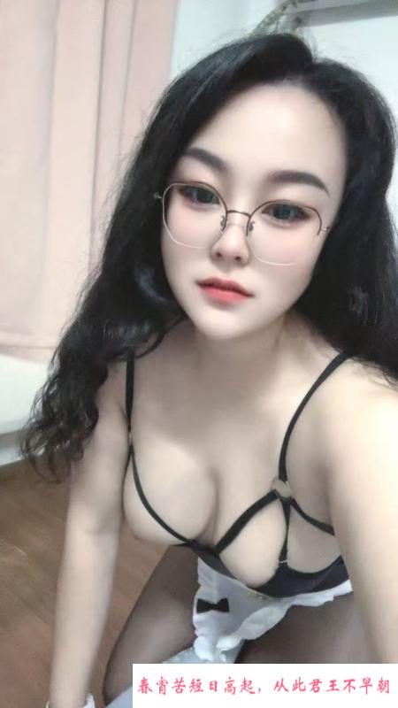 舌吻眼镜骚女兰兰 第3张