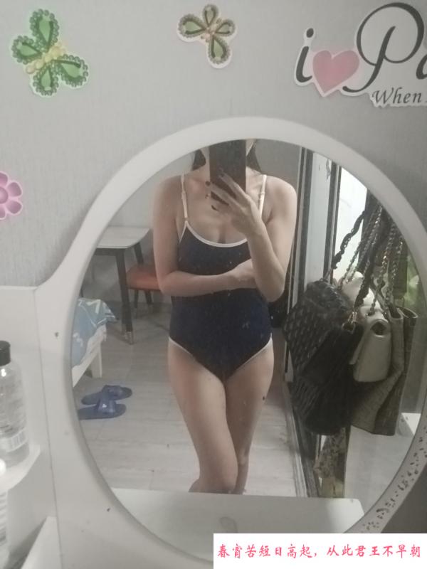 性价比白虎少妇 第1张