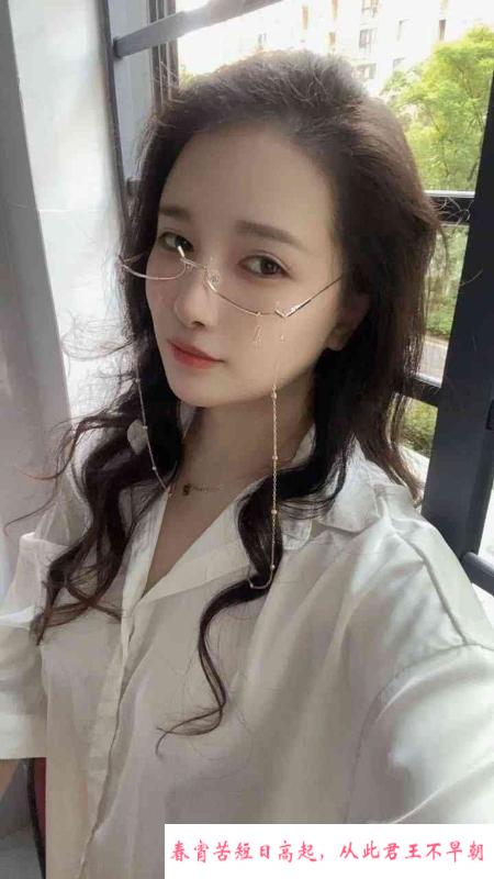 性感眼镜妹 第3张