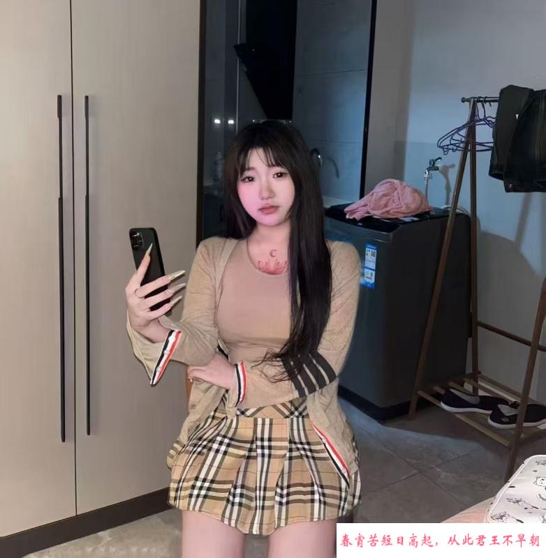 wt三点粉白虎嫩妹 第3张