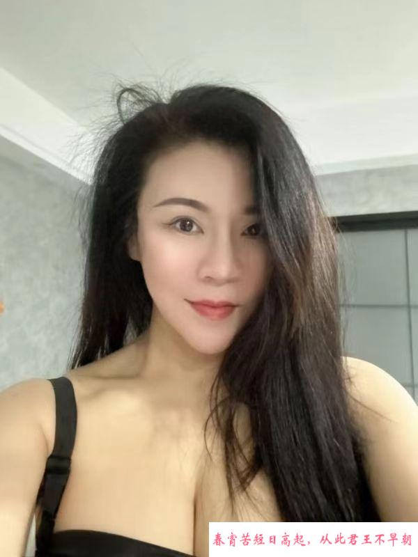 E奶熟女飘雪 第1张