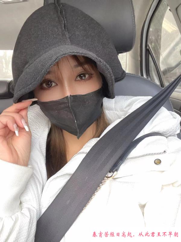 昭觉寺附近小个子美女 第1张