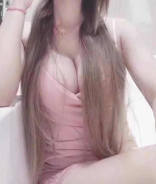 九莲塘附近大胸女 第2张