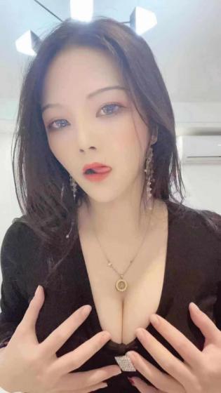大胸美女. 第1张