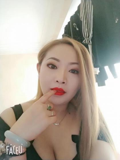 八一广场附近熟女 第2张