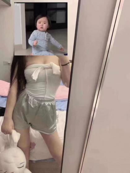 市中心的妹子 第1张
