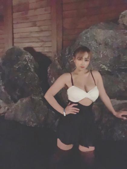 丰满性感的魅力御姐 第2张