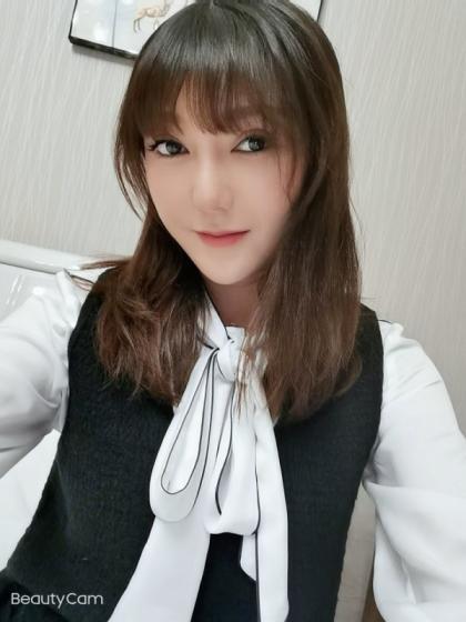 刚来没多久的妹子涂涂 第2张