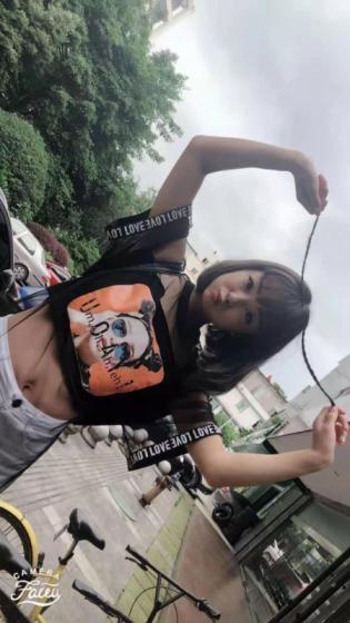 年轻乖巧小美女 第1张