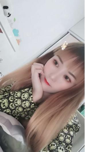 沙坪坝三峡广场嫩妹 第1张