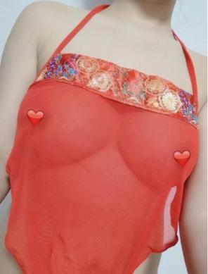 胸大真材实料 第2张