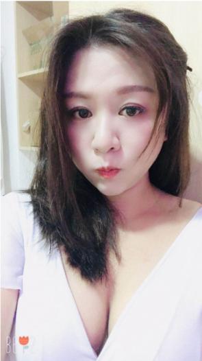 名郡广场大胸少妇 第1张
