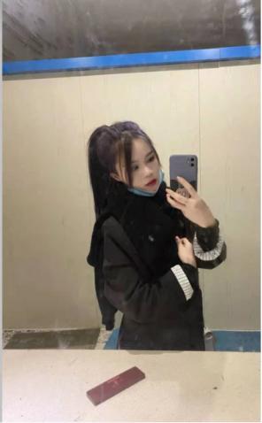 身材不错又会调情的小美女 第1张