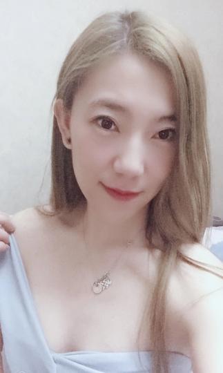 地铁草房气质美女 第1张