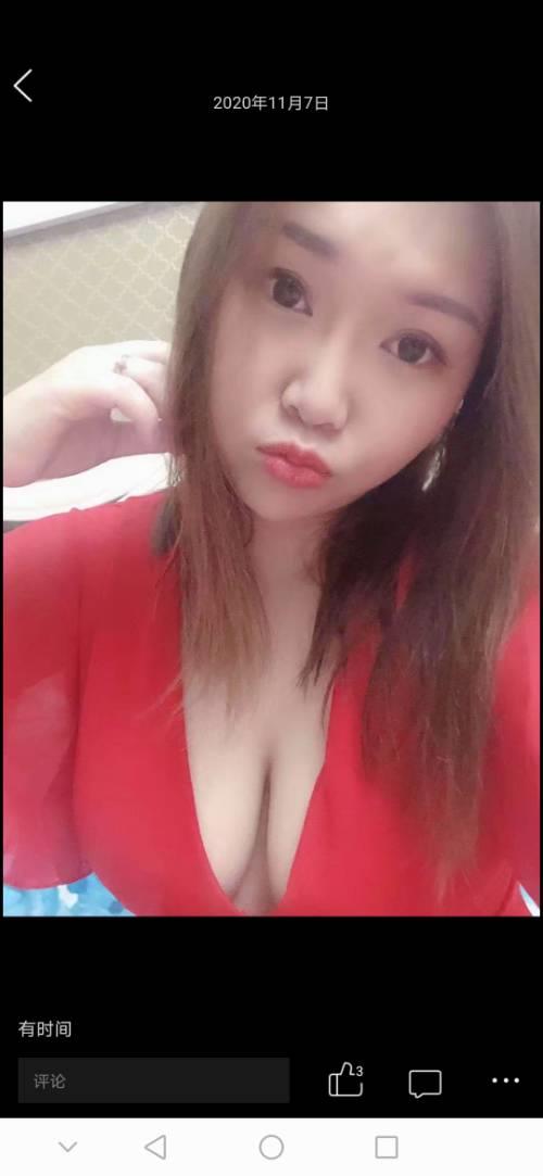 爱穿黑丝的大胸美女 第2张