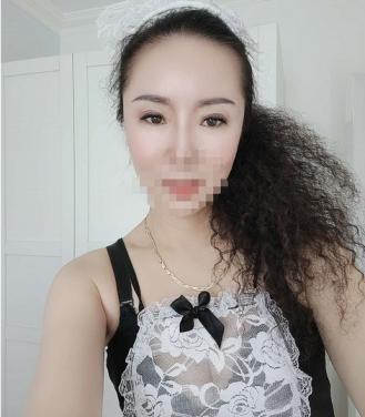 刚下水的性感丝袜骚妇 第1张