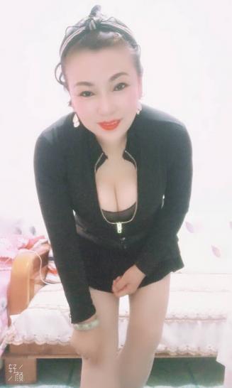 西站附近的妹子 第1张