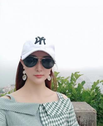 服务型美女 第1张