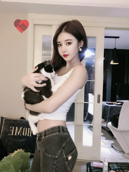 身材超好的性感美女狼友一定要看兼职的 第2张