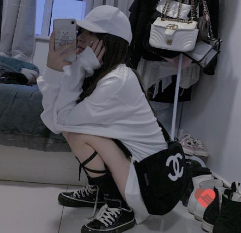 兼职小妹妹能配合各种姿势不挺尸不催人 第1张