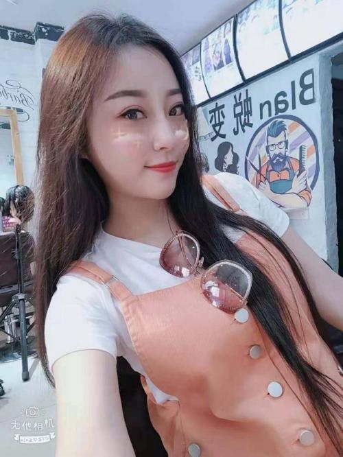 气质很好的妹子 第3张