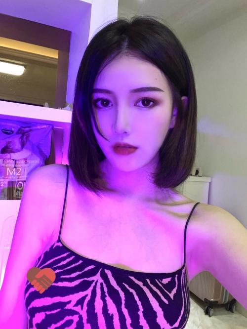 刚下水大一妹子漂亮身材好逼紧水多 第3张