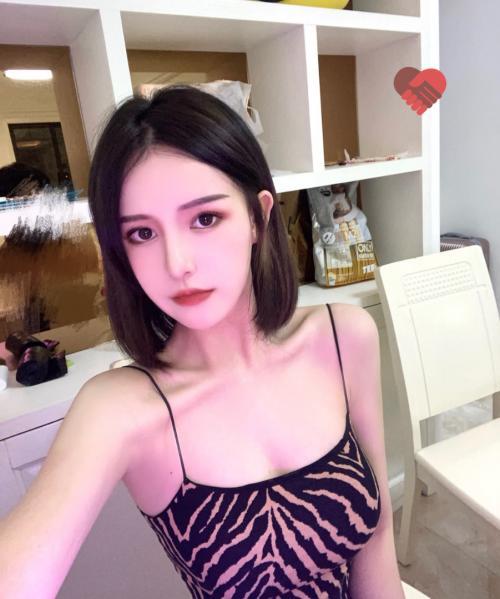 刚下水大一妹子漂亮身材好逼紧水多 第4张