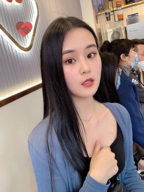 妩媚型嫩妹脸蛋身材超一流 第1张