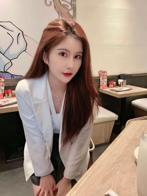 高颜值妹子,态度好也配合,尺度不错皮肤白嫩身材好 第2张