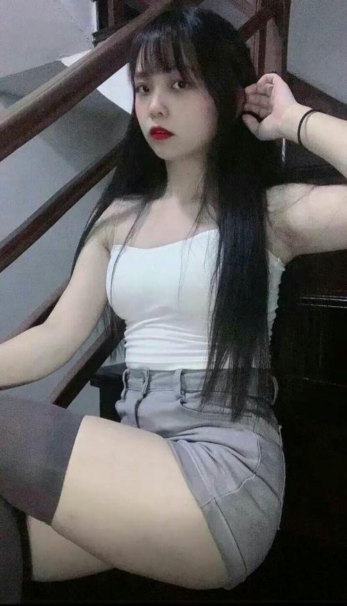 闷骚翘臀小美女 第2张