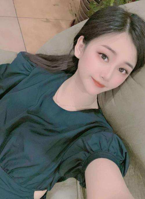 白嫩学生姐姐 第3张