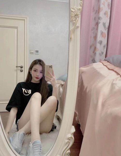 深圳刚下海长腿酥胸蜜桃臀嫩模拍起来好紧 第1张