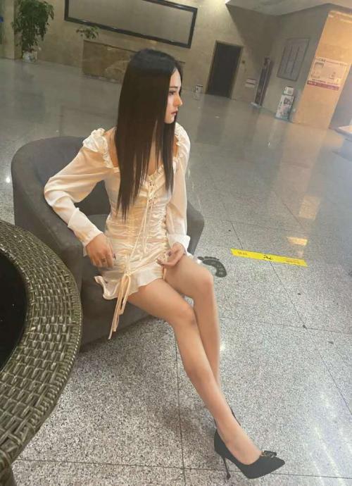 约啪苏州年轻大学长腿妹妹爱爱 第2张
