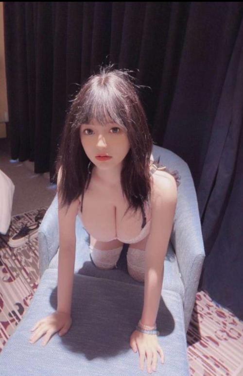小妹妹可好玩了 第1张