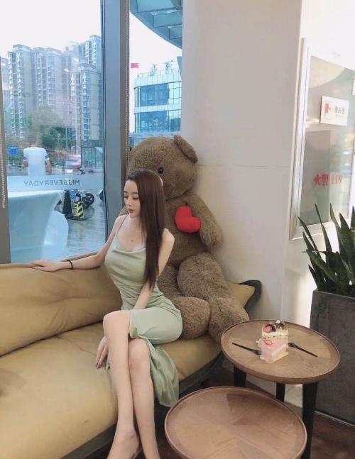 兼职妹子网红脸，身材性感轻轻一草淫水直流 第3张