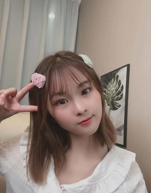 淅江乖巧听话的兼职白虎小学妹 第1张