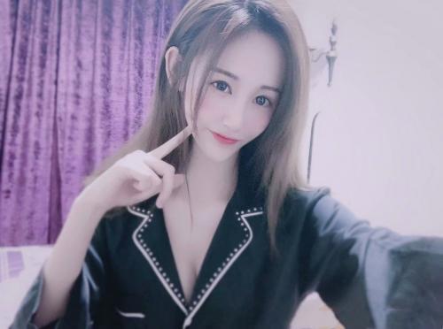 刚下海没多久的大奶妹子。 第1张
