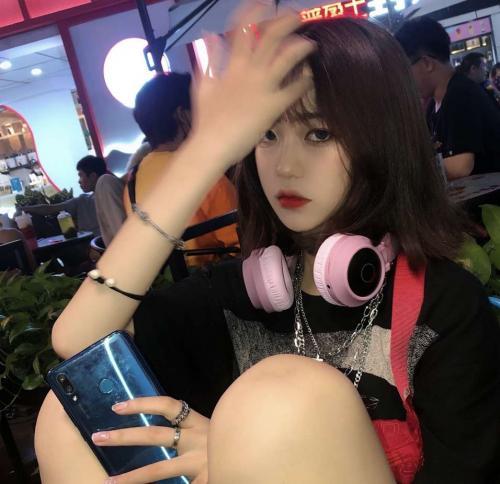 00后闷妹 第2张