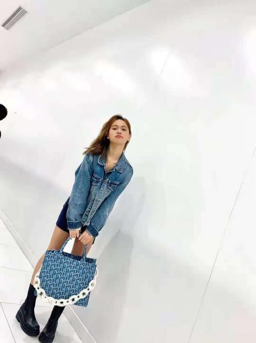 高挑美女兼职 第1张