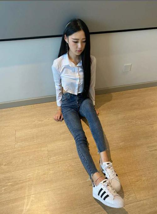 最美特推大学年轻长腿学生 第1张