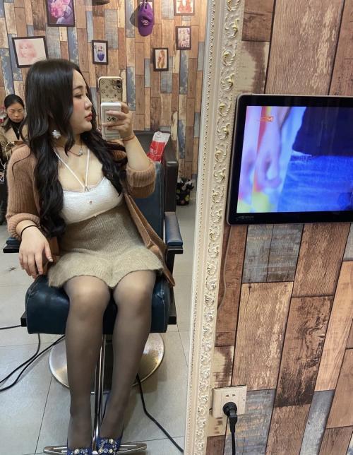 刚到极品妹子，胸大腿长水多多，等你来选 第4张